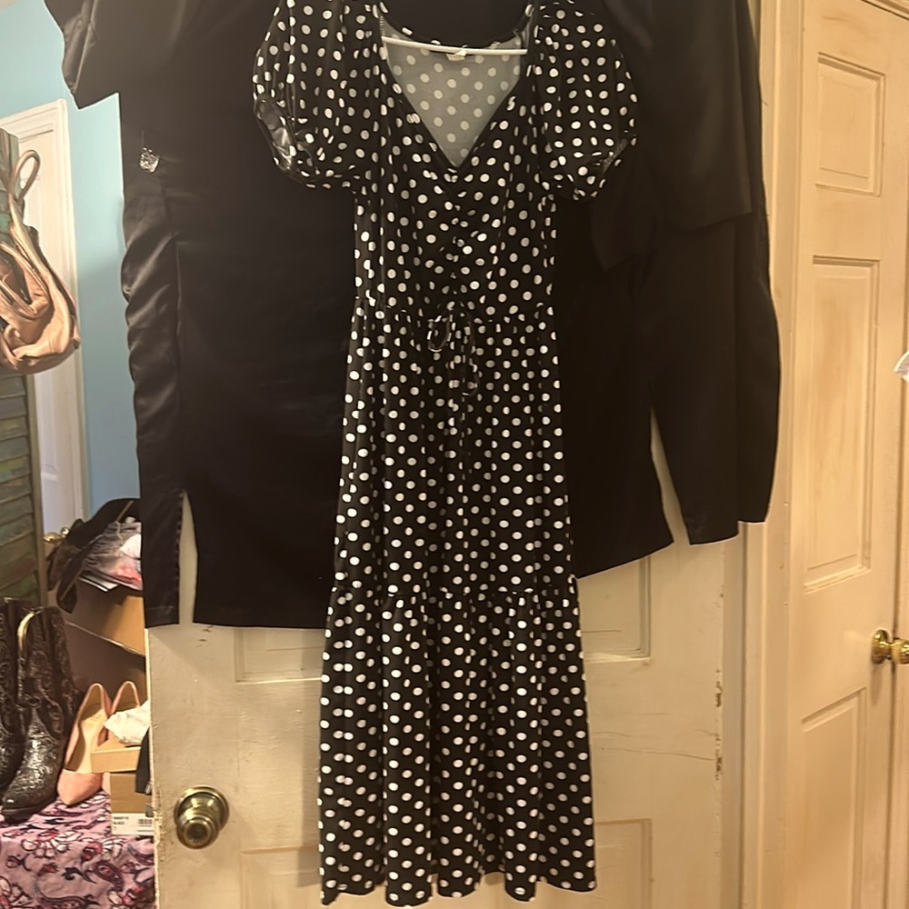 V neck Polka dot short puffy sleeve knee length VEUC DRESS